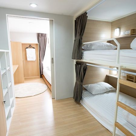 Banku Tea House Samyan (Adults Only) Hostel Bangkok Exterior foto